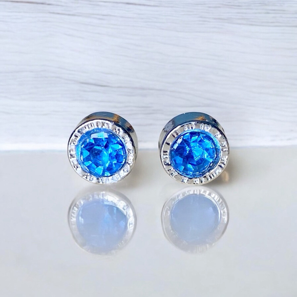 Pretty Faceted Crystal Blue Rhinestones Silver tone Circular Earrings. - Picture 3 of 4